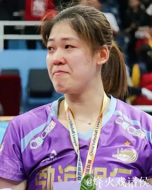 title---袁心玥分享生活点滴：陪伴家人放松心情，姚迪走上大学课堂传授排球技巧